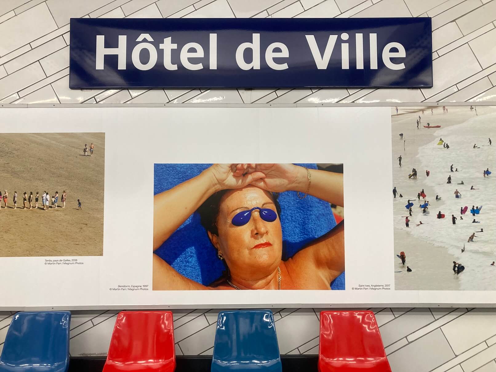 パリ・アート情報「パリの地下鉄ホームがアート作品に。日常の移動に美を」