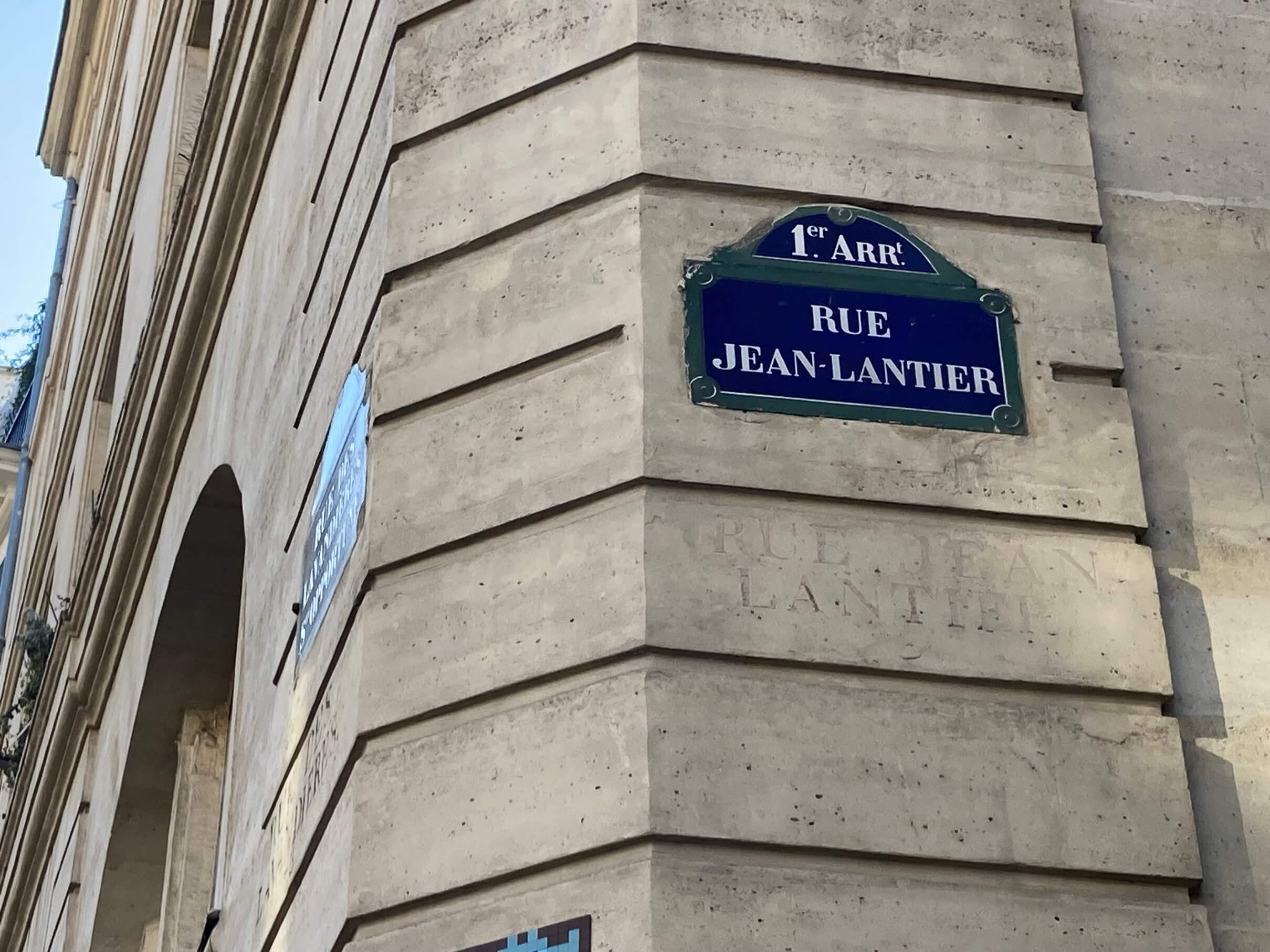 パリ・カルチャー情報「パリの通り名プレート、街に刻まれる小さな歴史」