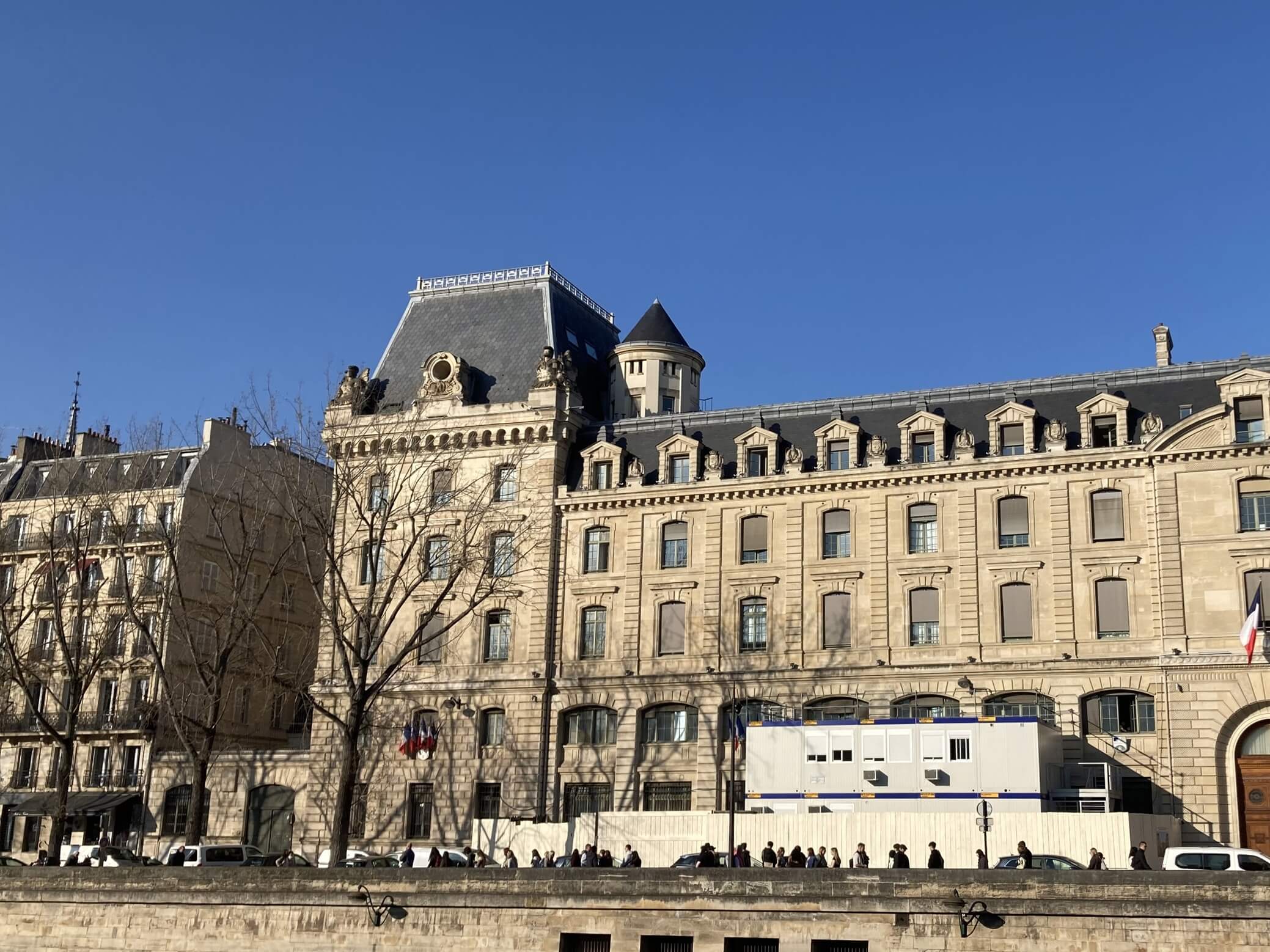 パリ・カルチャー情報「マンサード屋根、パリの景色をつくる屋根」