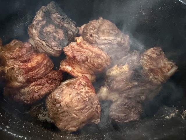 毎日が勝負飯、「ポーク・ブルギニヨン」え???