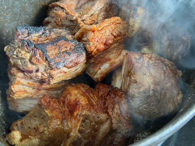 毎日が勝負飯、「ポーク・ブルギニヨン」え???