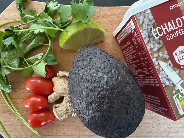 毎日が勝負飯、「ワカモーレのベーグル」