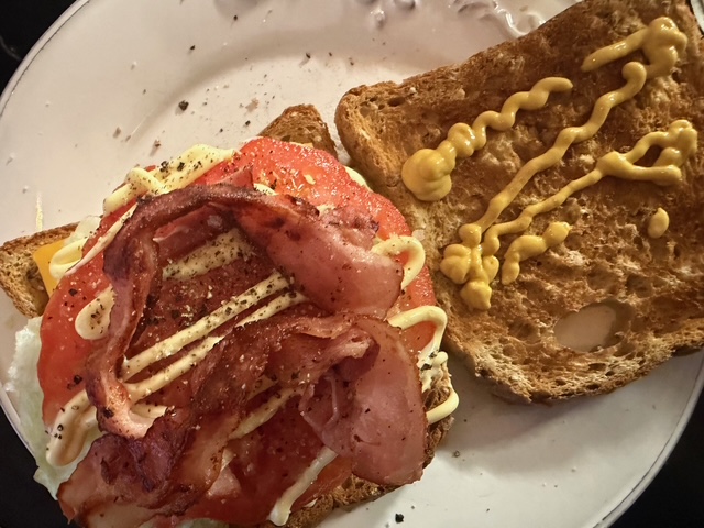 毎日が勝負飯、「木曜館のBLT」