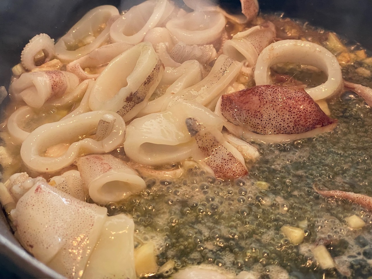 毎日が勝負飯、「おさらい、イカ&トマト煮込み麺」