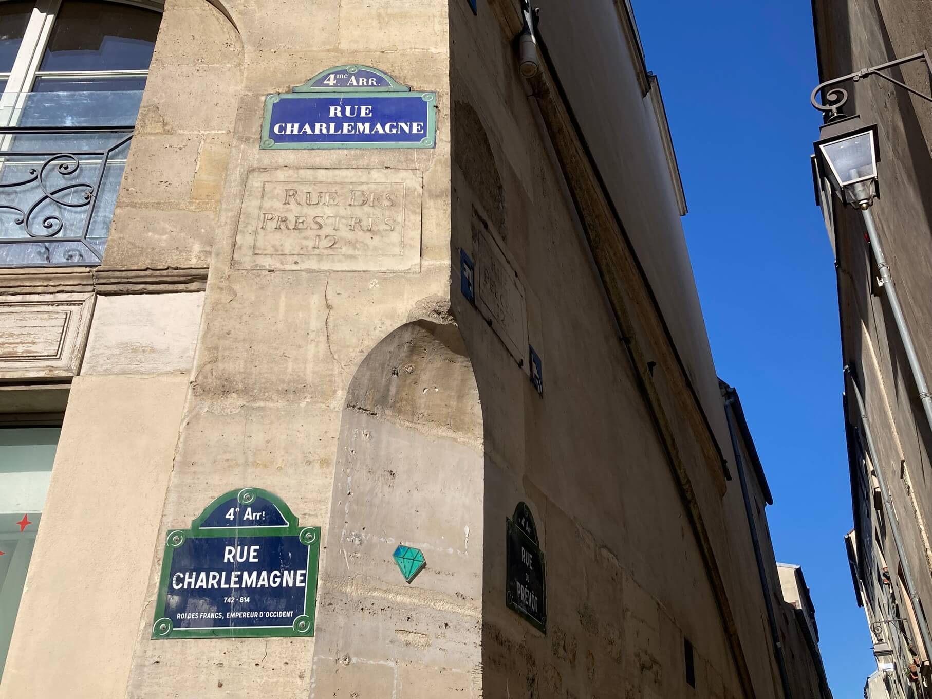 パリ・カルチャー情報「パリの通り名プレート、街に刻まれる小さな歴史」