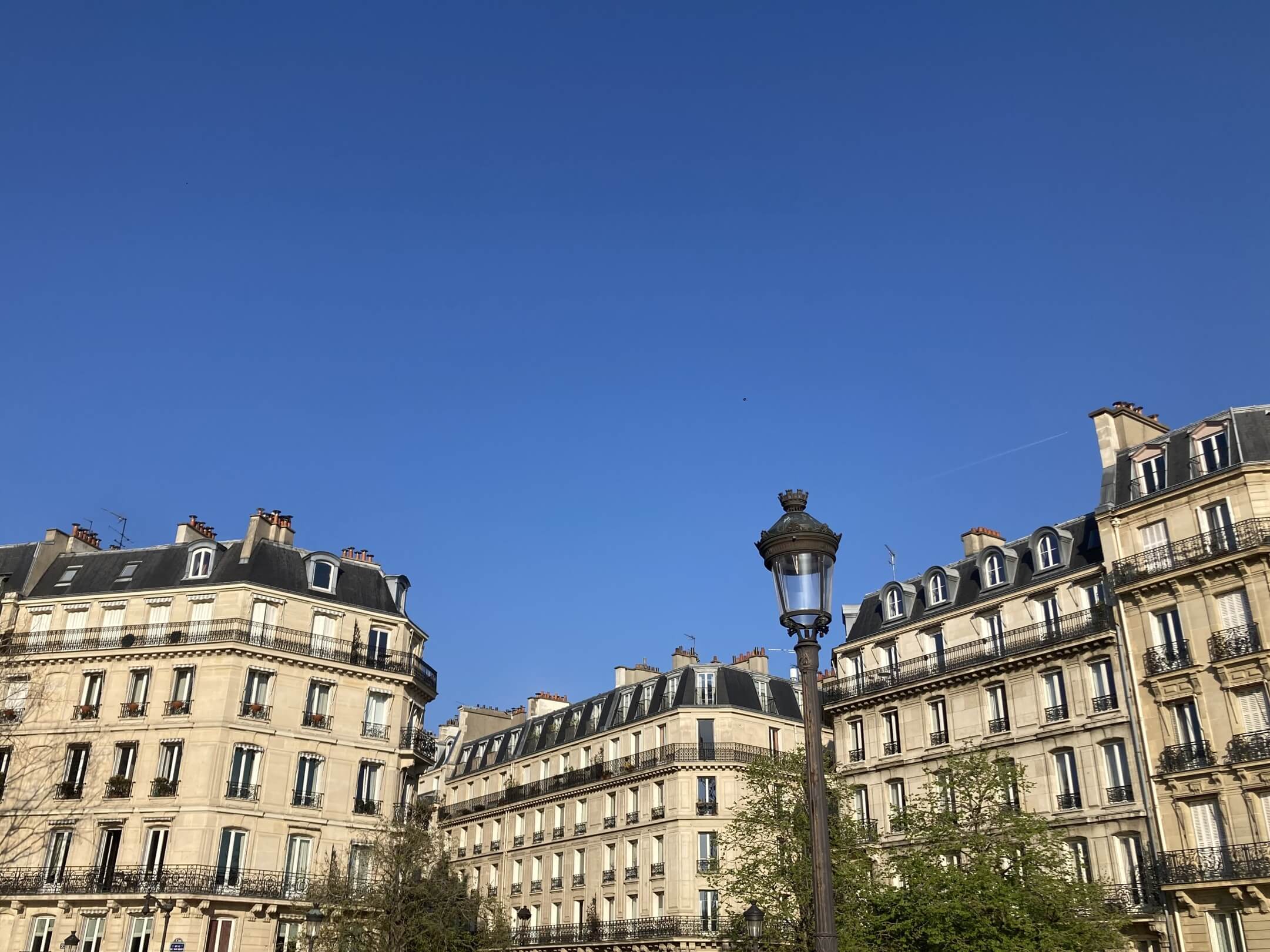 パリ・カルチャー情報「マンサード屋根、パリの景色をつくる屋根」