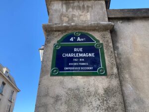 パリ・カルチャー情報「パリの通り名プレート、街に刻まれる小さな歴史」