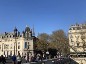 パリ・カルチャー情報「マンサード屋根、パリの景色をつくる屋根」