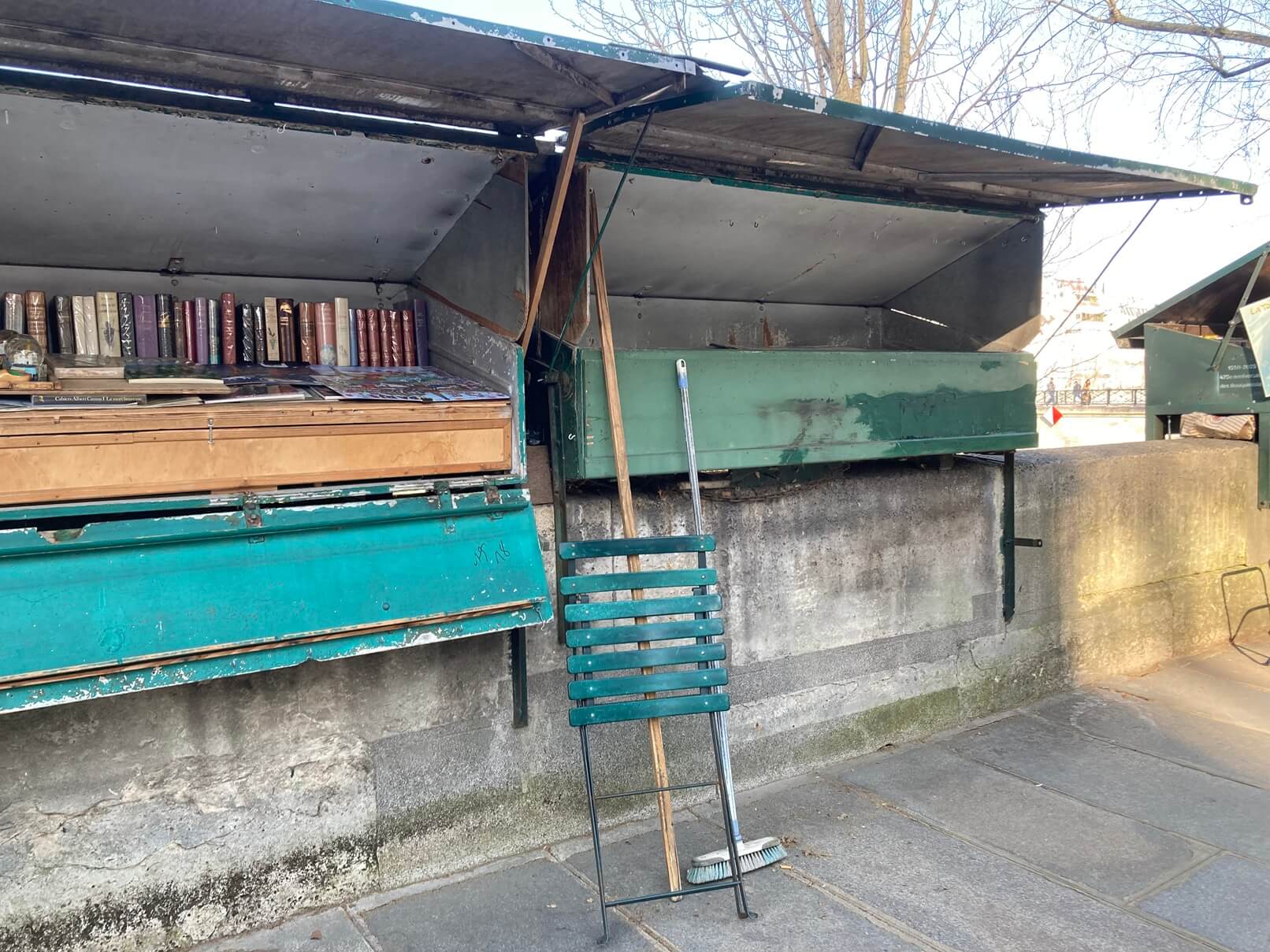 パリ・カルチャー情報「パリの街を染める“あの緑”はどこから? 不思議な色の正体」