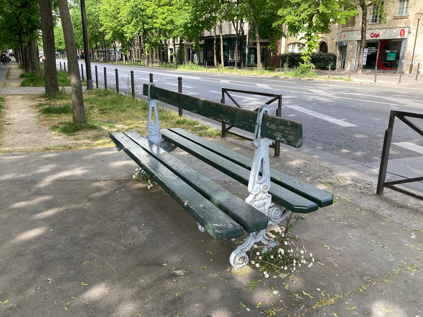 パリ・カルチャー情報「パリのベンチがつくる、滞在とフラヌリーの風景 」