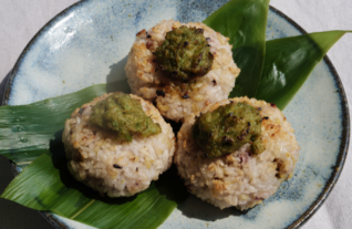 ほろ苦くて甘い蕗のとう味噌の焼きおにぎり