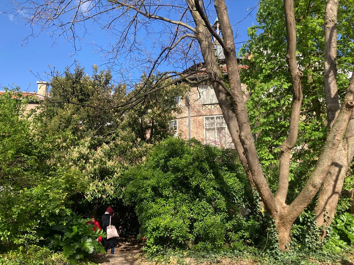 パリ・アート情報「普段は入れない、パリの芸術家コミューン“La Ruche”を訪ねて」