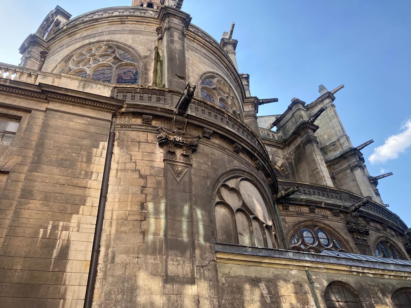 パリ・アート情報「守るために生まれた石像、パリのガーゴイル」