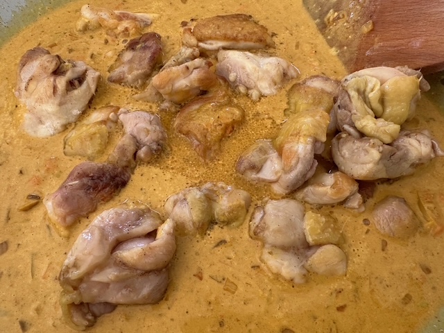 毎日が勝負飯、「人気のチキン・ココナッツ・カレー」