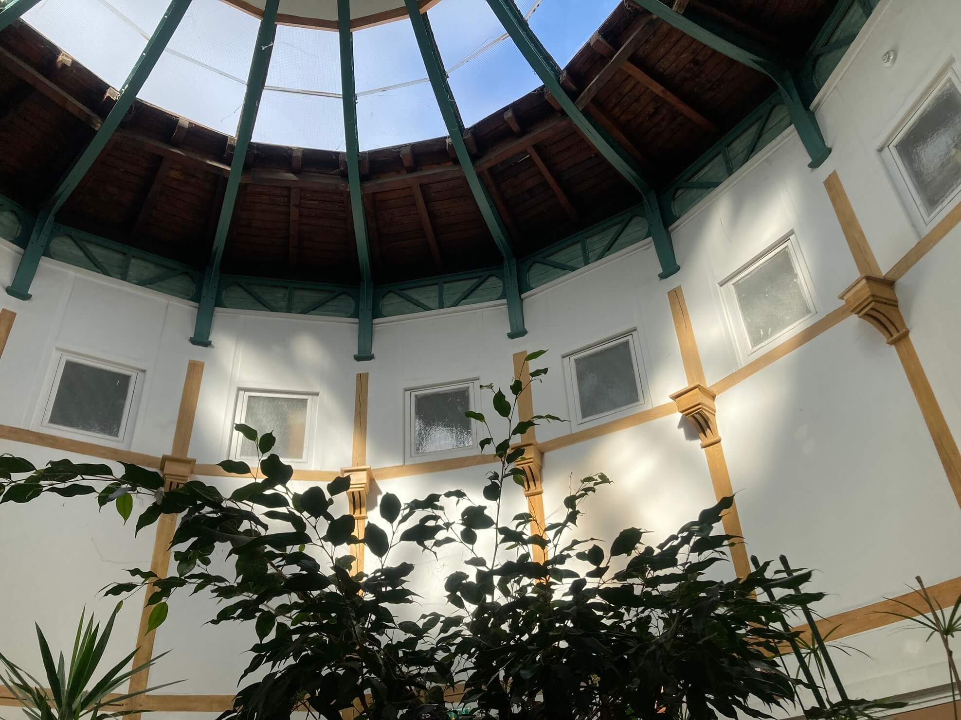 パリ・アート情報「普段は入れない、パリの芸術家コミューン“La Ruche”を訪ねて」