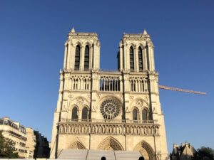 パリ・アート情報「守るために生まれた石像、パリのガーゴイル」