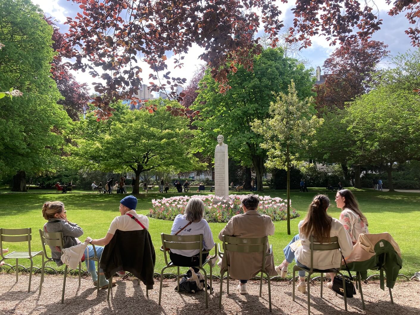 パリ・カルチャー情報「パリのベンチがつくる、滞在とフラヌリーの風景 」