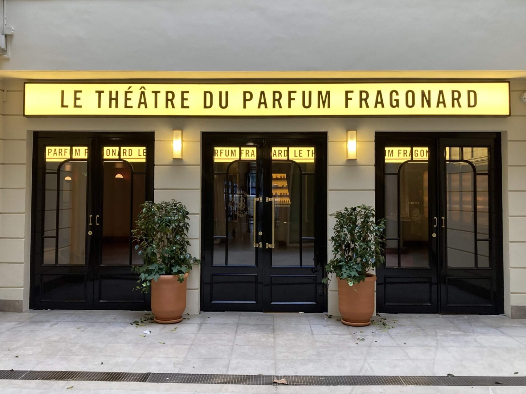 パリ・カルチャー情報「パリに新オープン、香りとコスメの劇場ミュゼ “Théâtre du Parfum”」