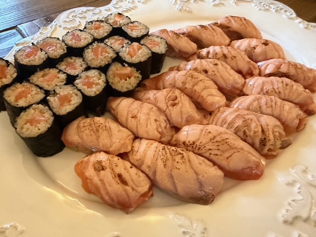 ひとなり寿司、へい、いらっしゃい！