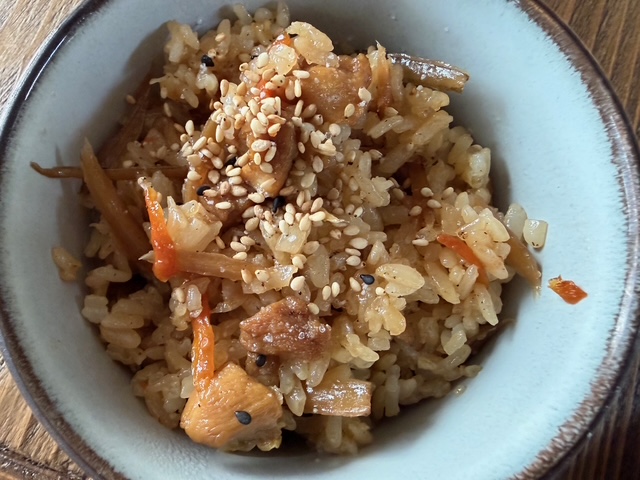 毎日が勝負飯、「次の日の握り飯が最高、辻家定番、鶏ごぼうご飯」