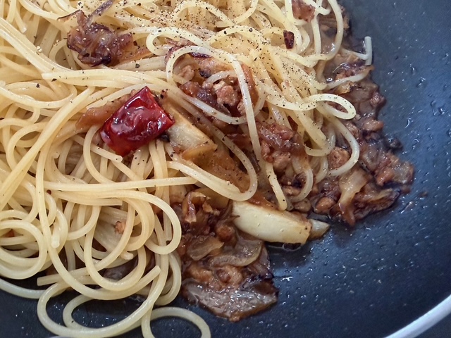父ちゃんの普段着飯「肉みそニンニク麺」