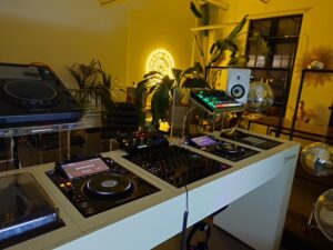 London Music Life 「サラリーマン、50歳からのDJ修行 in London」