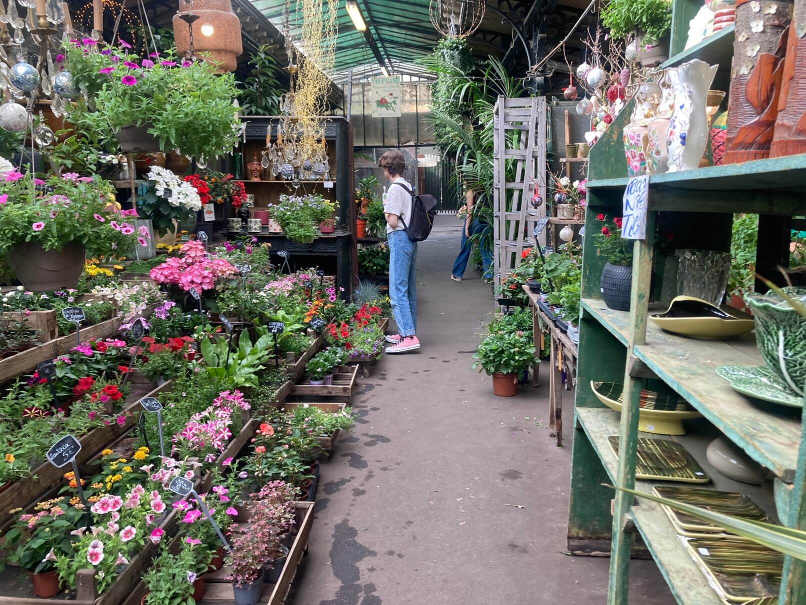 パリ・カルチャー情報「パリ市公式の花市場へ。街かどに受け継がれる花文化 」