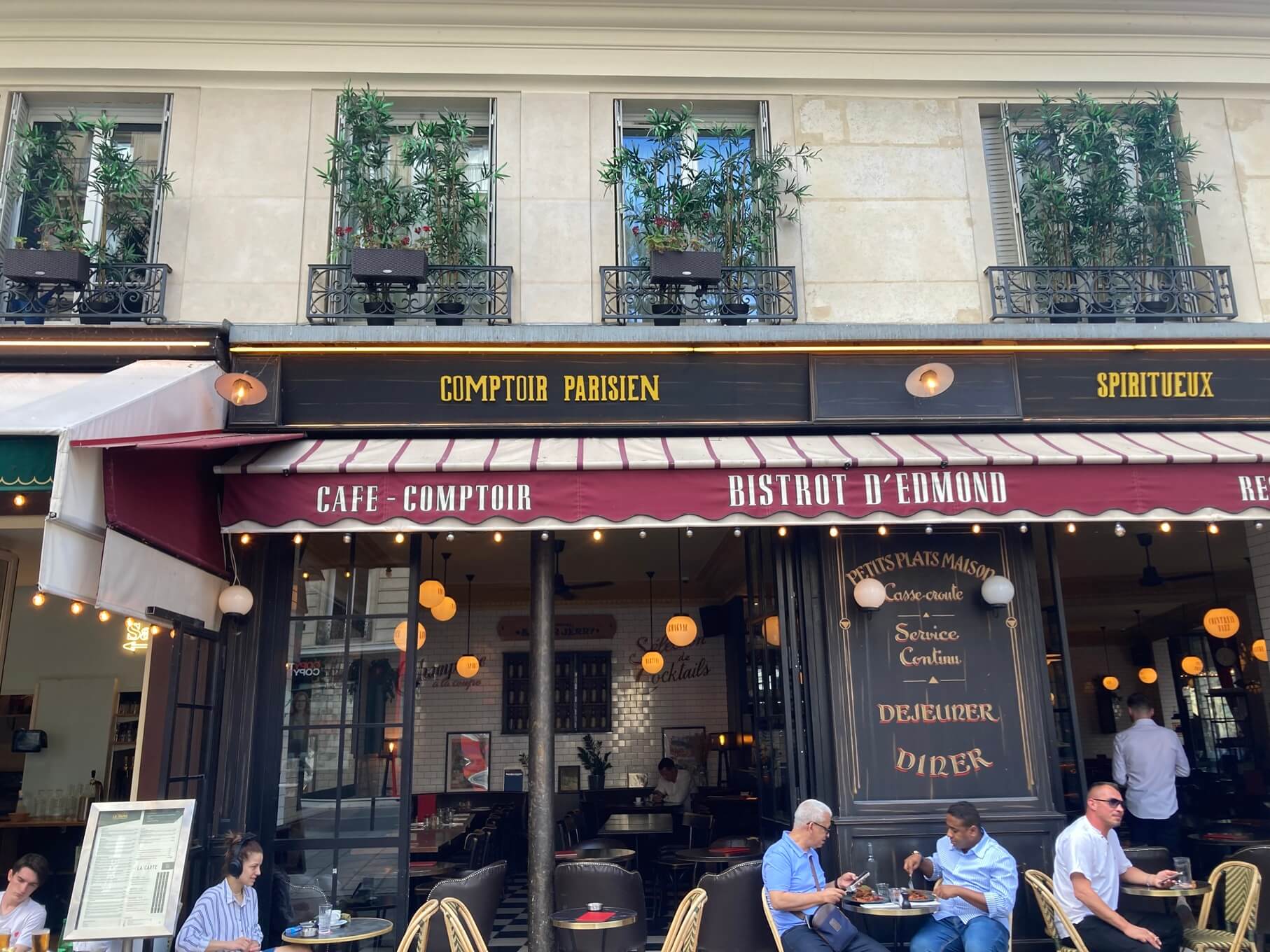パリ・カルチャー情報「パリのカフェ、店名に込められた物語」