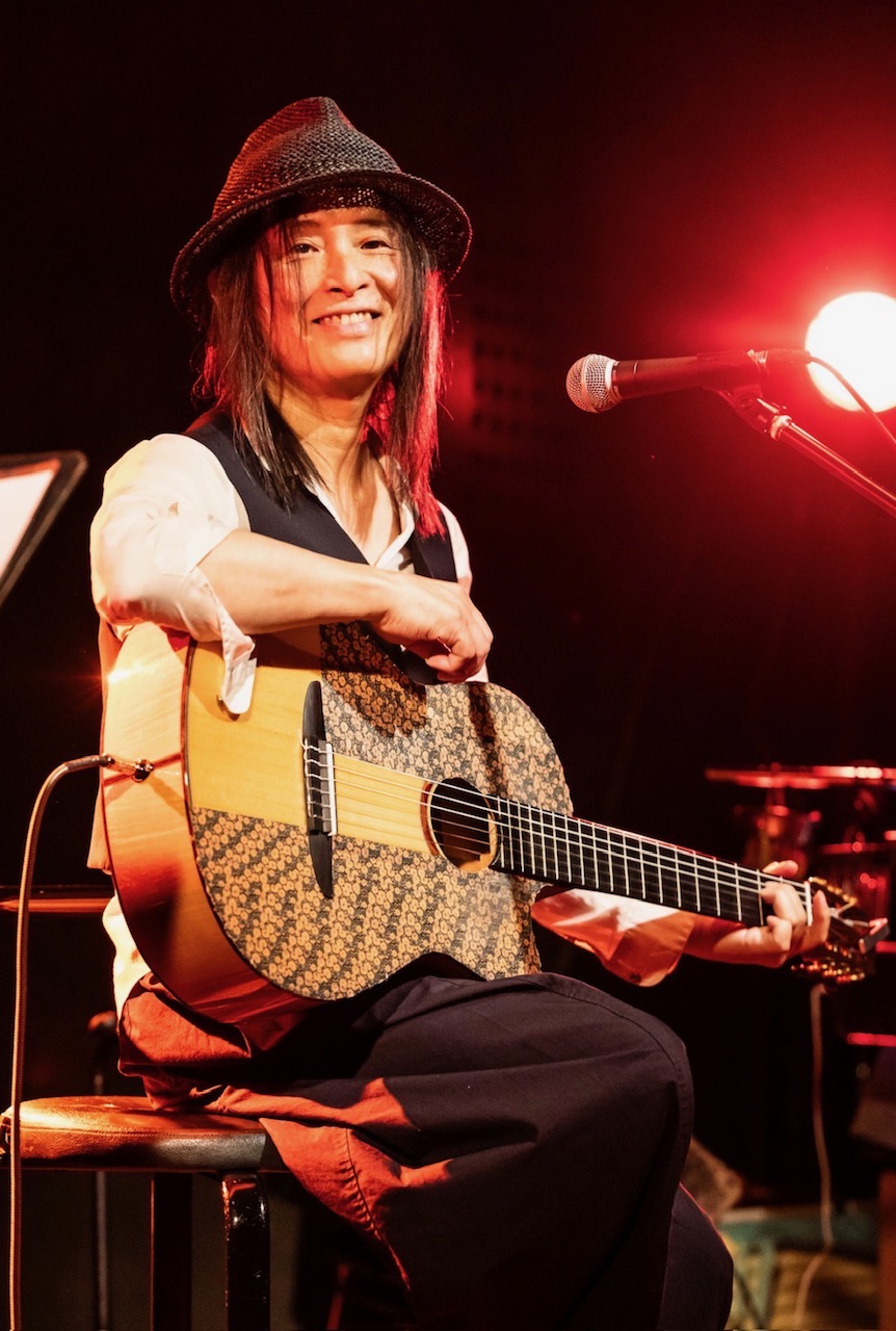 次は、軽井沢の安東美術館で、歌う詩人