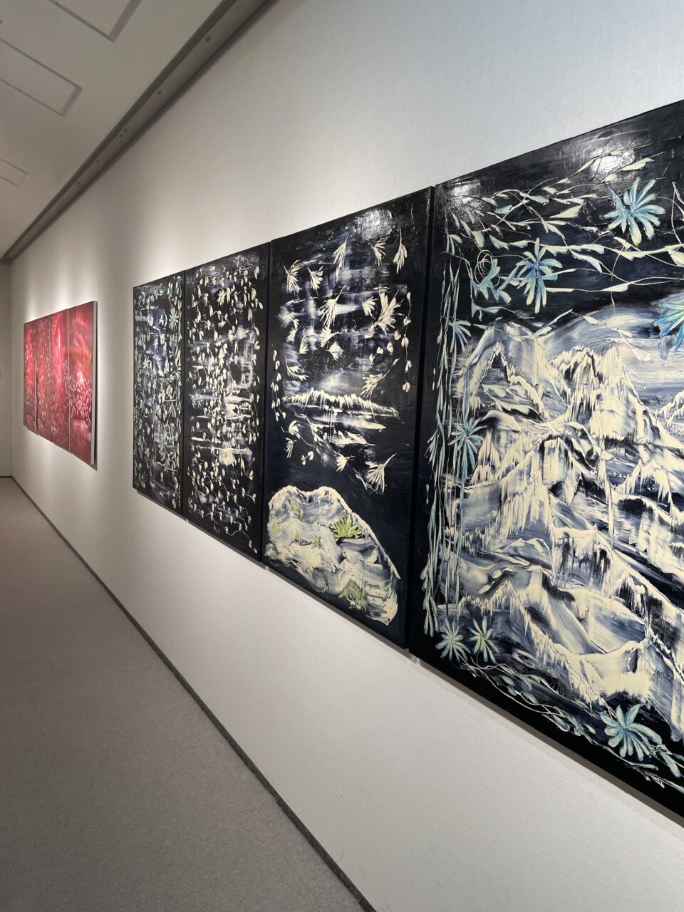 個展会場の設営が完了、まるで美術館!