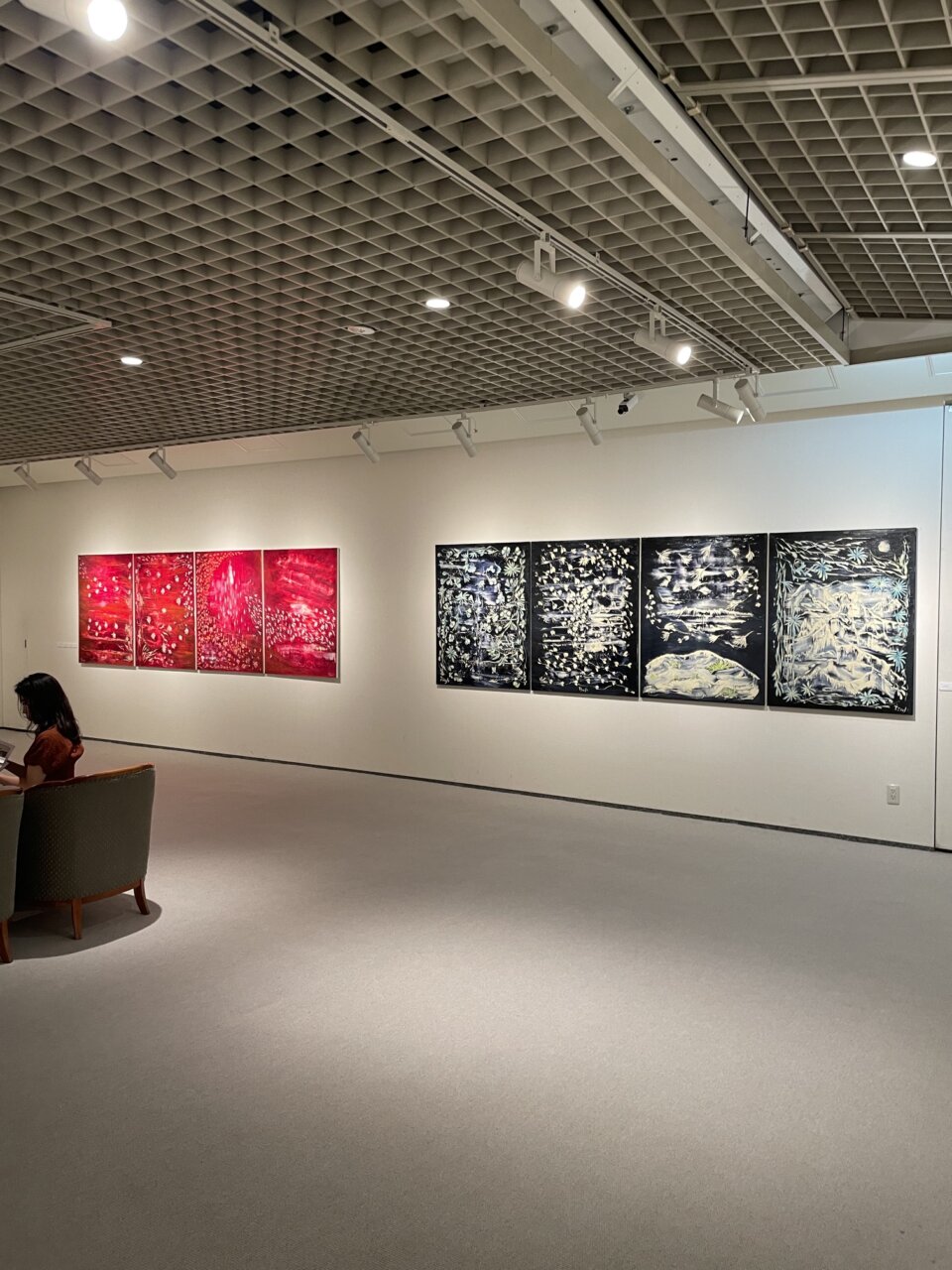 個展会場の設営が完了、まるで美術館!