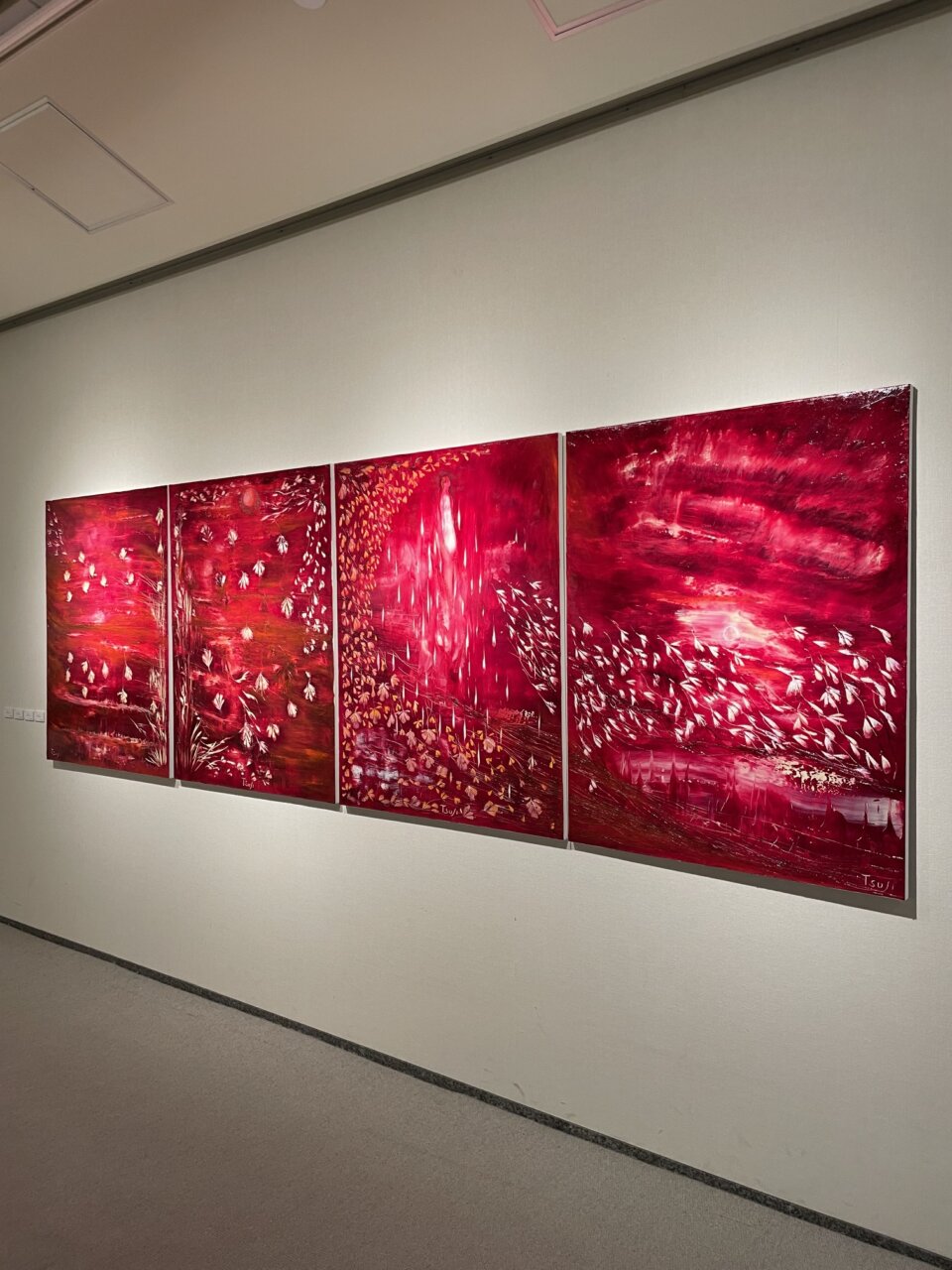 個展会場の設営が完了、まるで美術館!