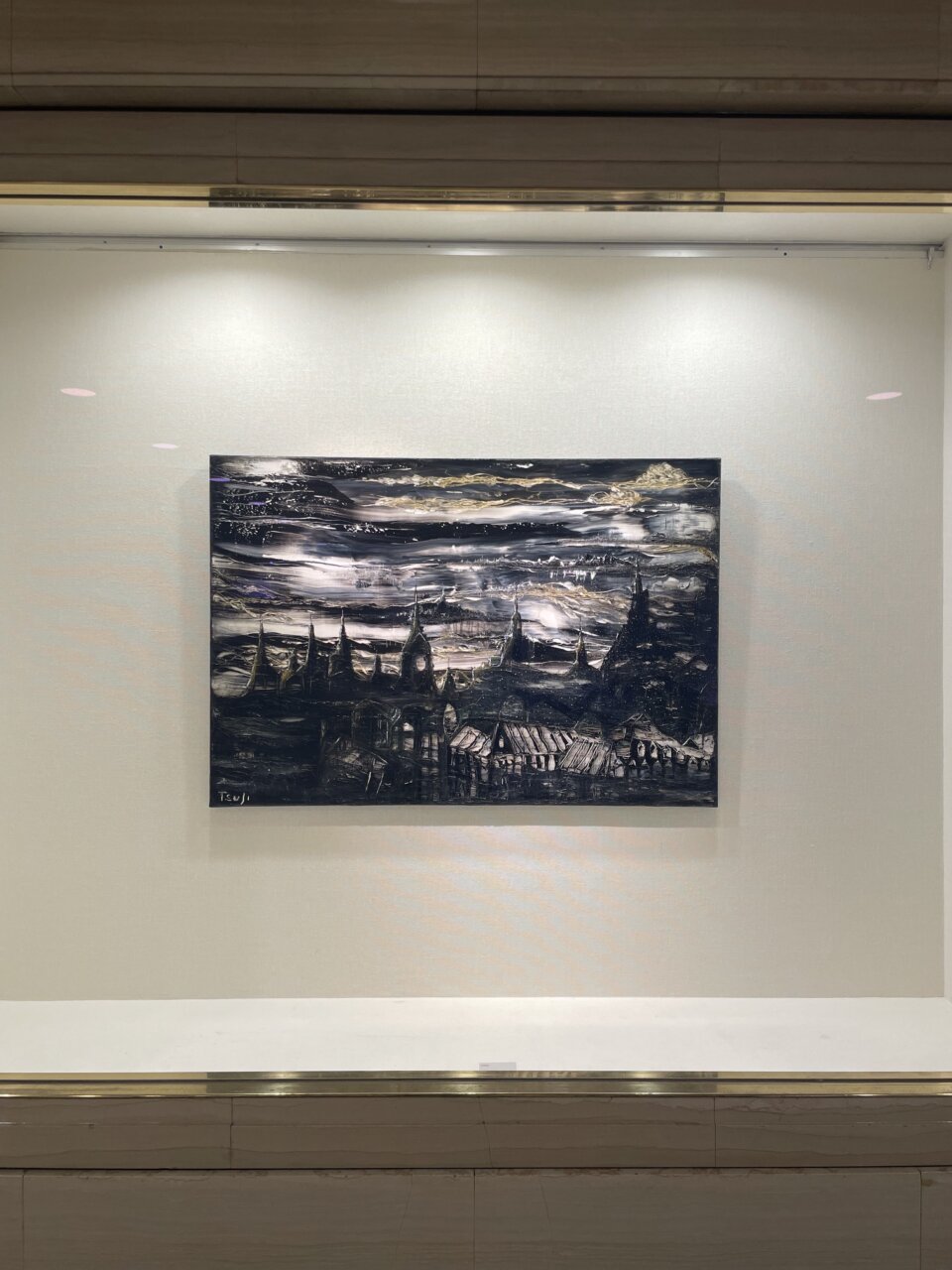 個展会場の設営が完了、まるで美術館!