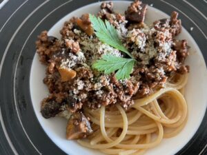 父ちゃんの普段着飯、「マッシュルームのミートソースパスタ」